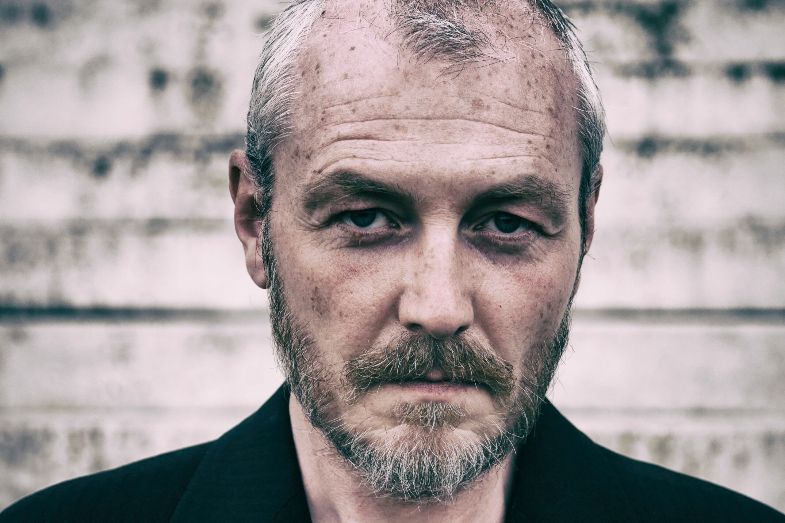 Mehr über den Artikel erfahren Kultour: Markus Grimm spielt Charles Dickens‘ Weihnachtsmärchen – Solotheater
